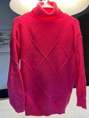 Feminine Pink Diamond-Pattern Turtleneck Sweater